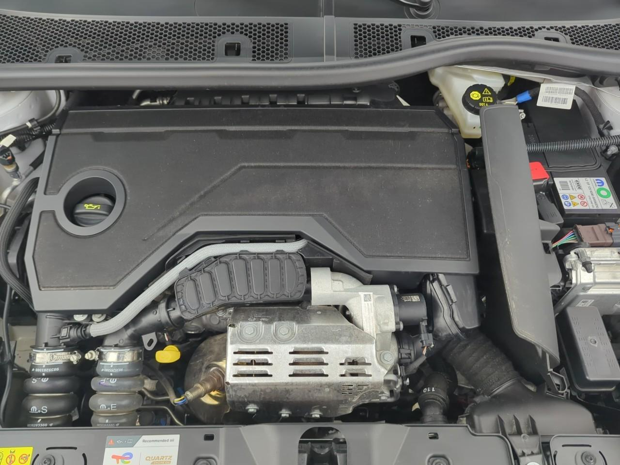 Peugeot 2008 hybrid 145 e-dcs6 allure — photo 16