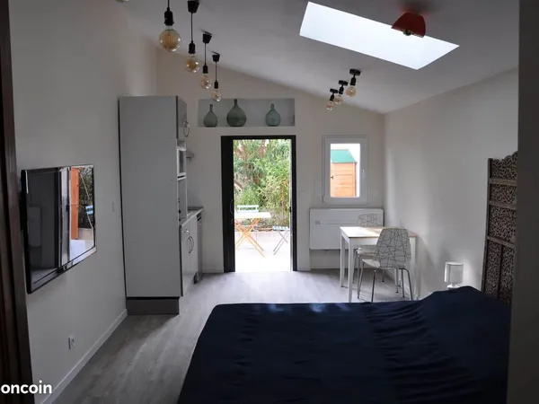 Studio meublé avec terrasse
