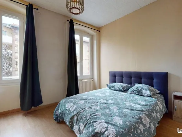 Chambre 5 pièces 110 m²