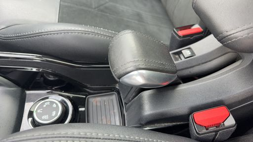 Peugeot 2008 1.2 PureTech 110 EAT6 - Crossway – 2017 – 121979 km – Essence – Boîte Automatique — photo 5