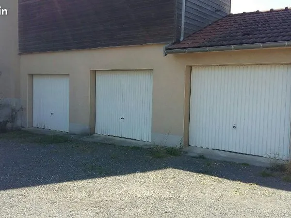 Garage/box Laheycourt