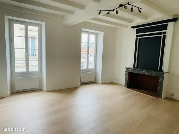 À vendre - Ensemble immobilier en plein centre de Montguyon