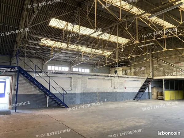 Local d'activité 300 m²