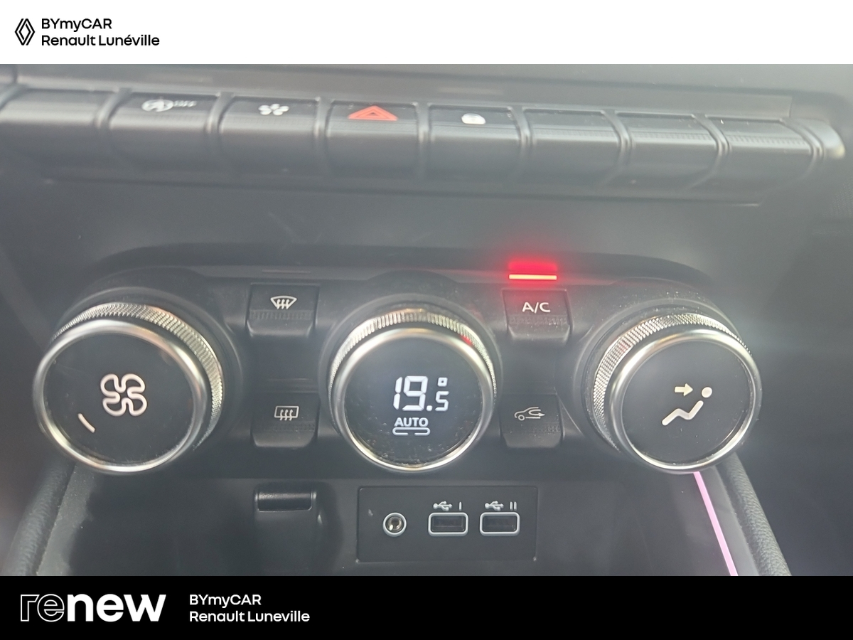 Renault Clio TCe 90 — photo 17