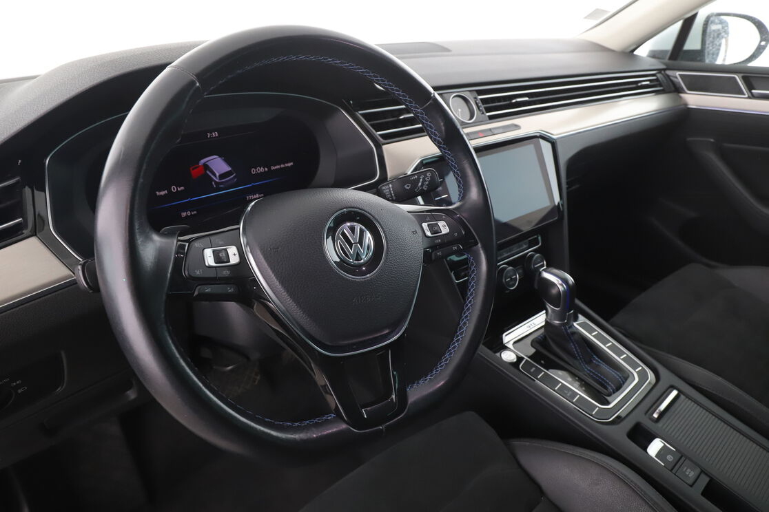 Volkswagen Passat SW 1.4 TSI GTE DSG6 — photo 10