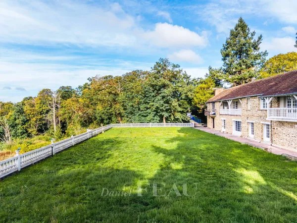 Proche Montfort - l'Amaury - Domaine sur 3 hectares