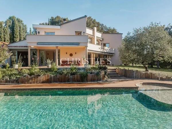 Maison 9 pièces 305 m²