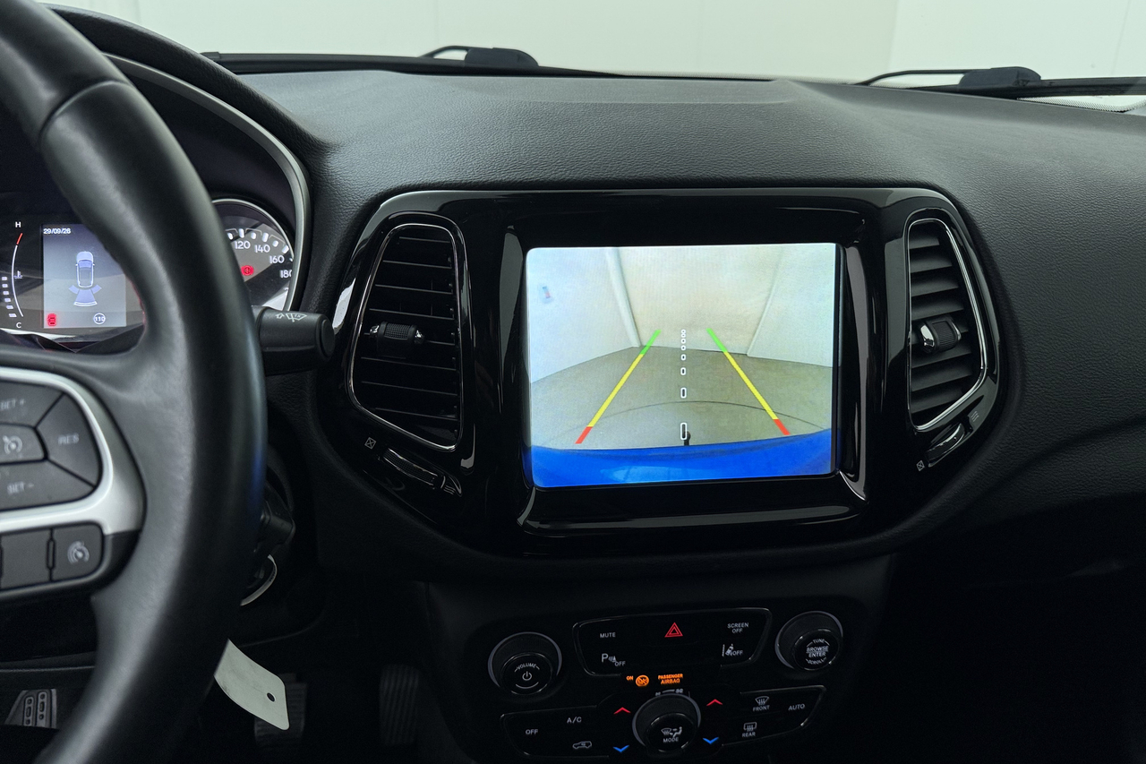 Jeep Compass — photo 13