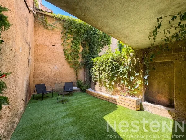 Appartement T2 traversant de 53 m² avec jardin privatif et cave en plein coeur de Varages.