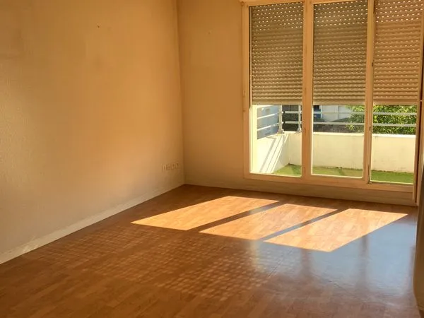 Appartement T2 dans résidence sécurisée, balcon, parking, espaces verts