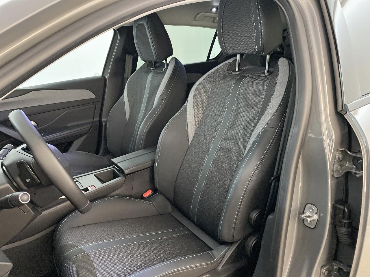 Peugeot 308 hybrid 145 e-dcs6 allure — photo 9