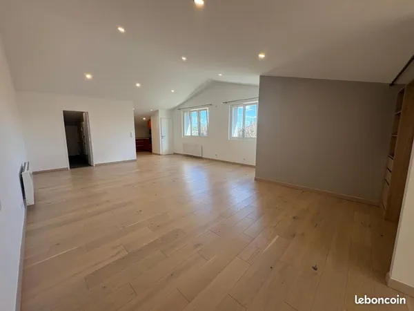 Loft 1 pièce 116 m²