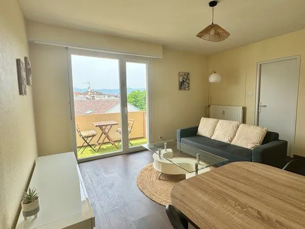 À LOUER - SPACIEUX F1 MEUBLÉ DE 50 m² AVEC BALCON ET PARKING - COLMAR CENTRE-VILLE