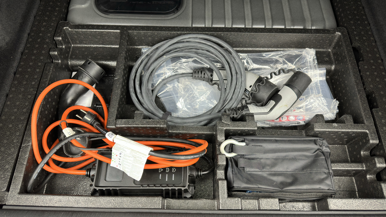 Peugeot 308 SW PHEV 180 e-EAT8 — photo 34