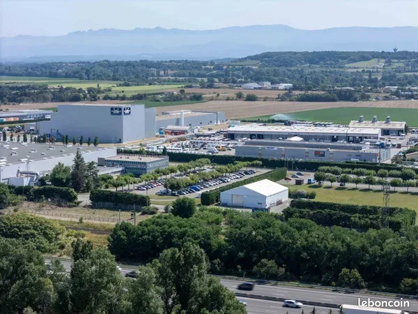 à louer - local commercial 850 m² - étoile-sur-rhône (26)