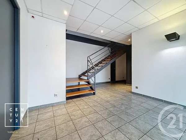 Local professionnel 150 m²