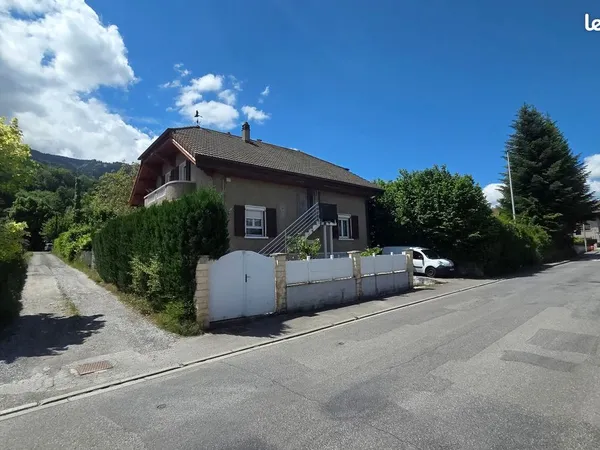 Maison 8 pièces 215 m²