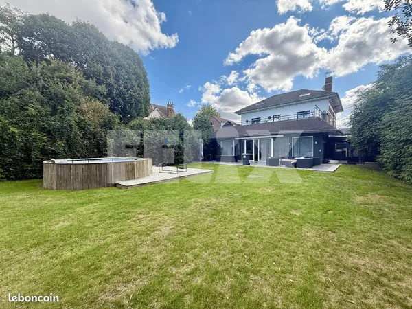 Maison 9 pièces 270 m²