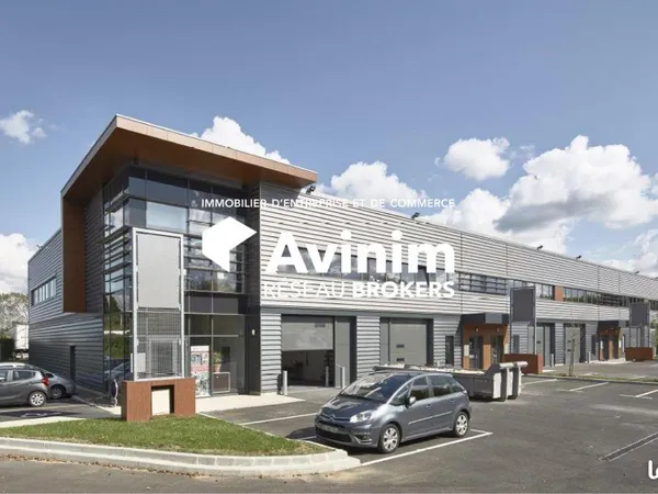 Local 1018 m² Puget-sur-Argens