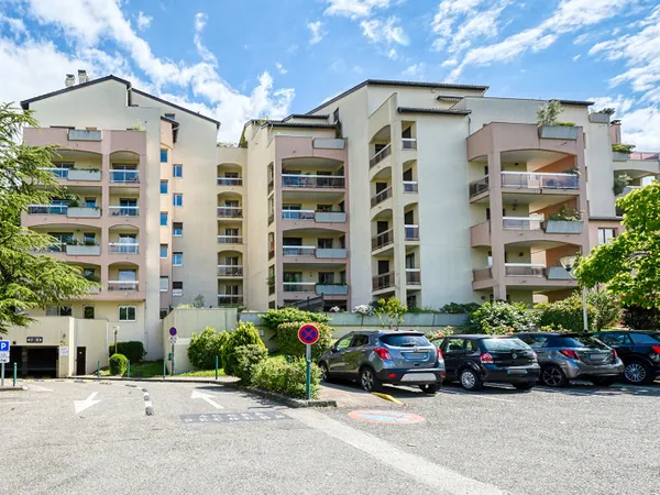 LYON 4ème Métropole - T4 duplex -131m2 - 2 chbres -Terrasse - Garage