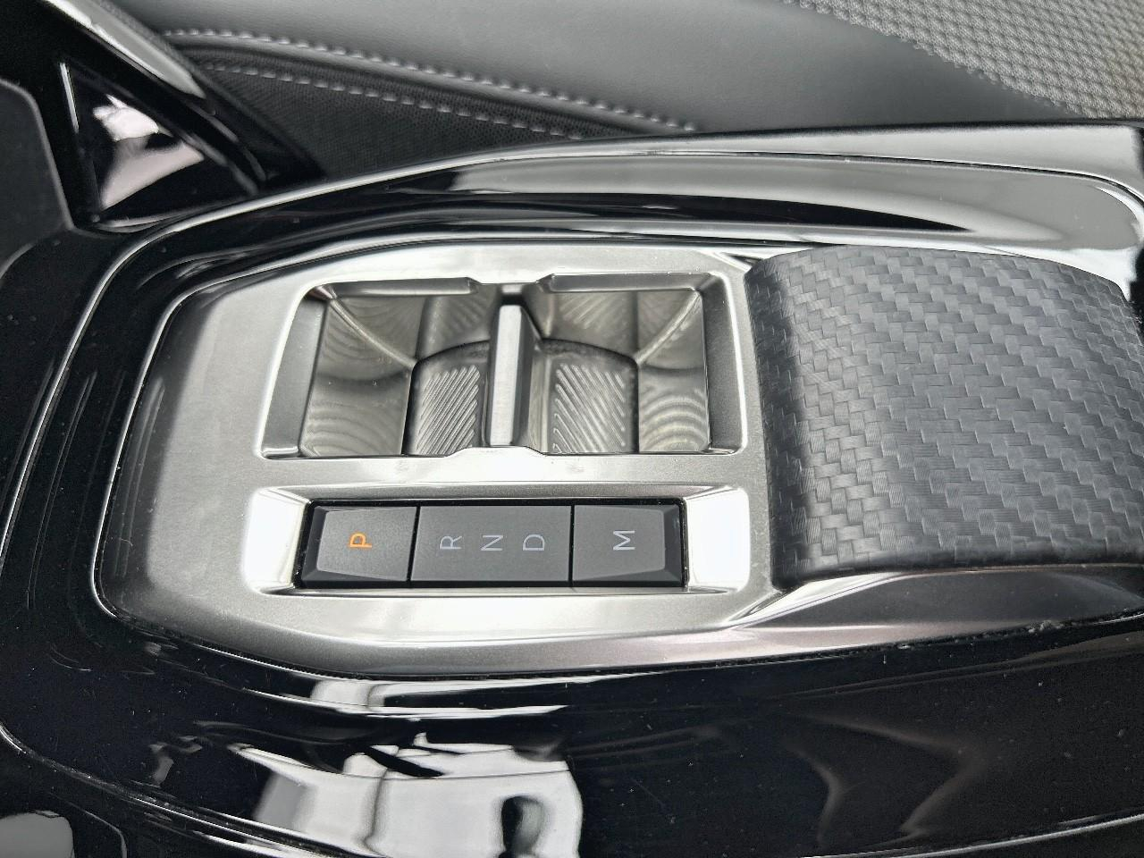 Peugeot 2008 puretech 130 s&s eat8 gt — photo 17