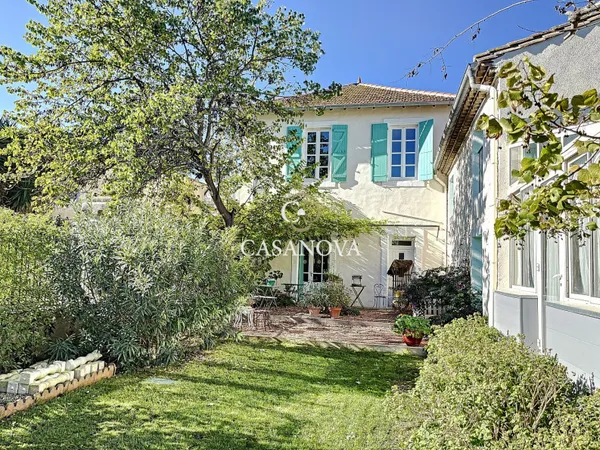 Maison 17 pièces 684 m²
