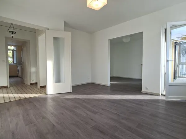 Pau QUARTIER HOPITAL T4/T5 avec balcon, cave et garage