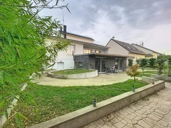 Maison F6 avec piscine et jardin