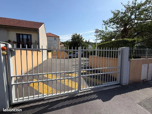 Place de parking extérieure dans copropriété
