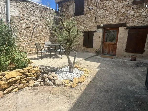 Maison climatisée avec petit extérieur