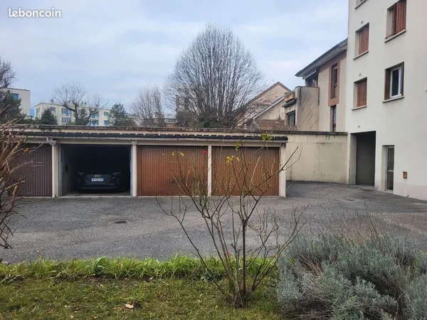 Garage à louer à Grenoble Valmy