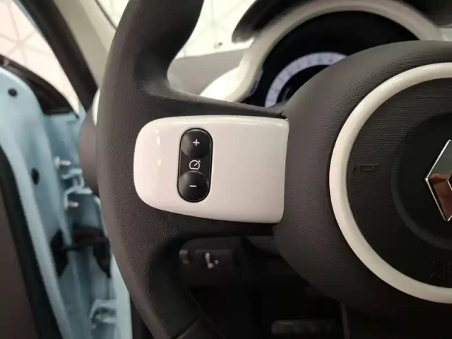 Renault Twingo iii e-tech — photo 30