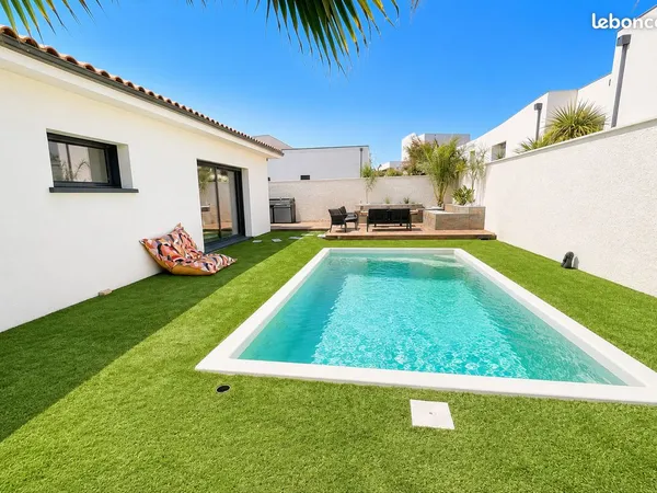 Villa contemporaine avec piscine chauffée et jacuzzi