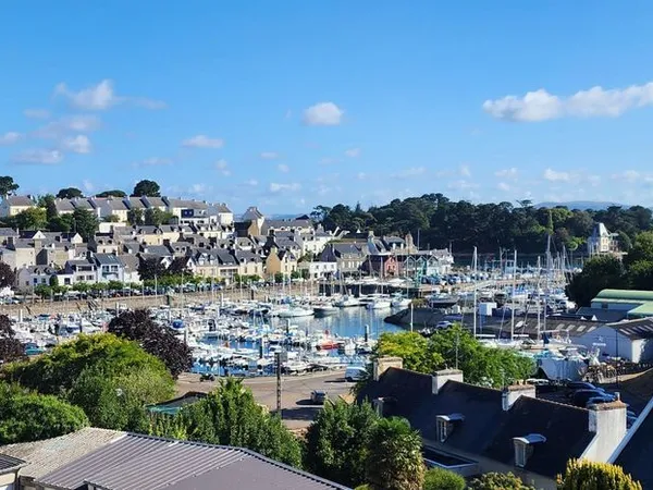 Maison familiale vue port, jardin et terrasse à Tréboul