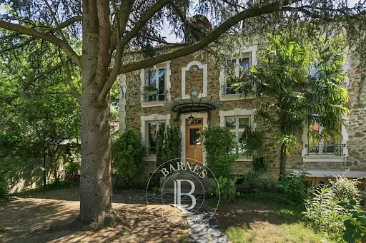 Maison 8 pièces 227 m²