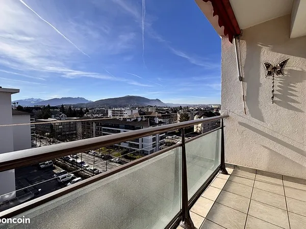Appartement 3 pièces en étage élevé