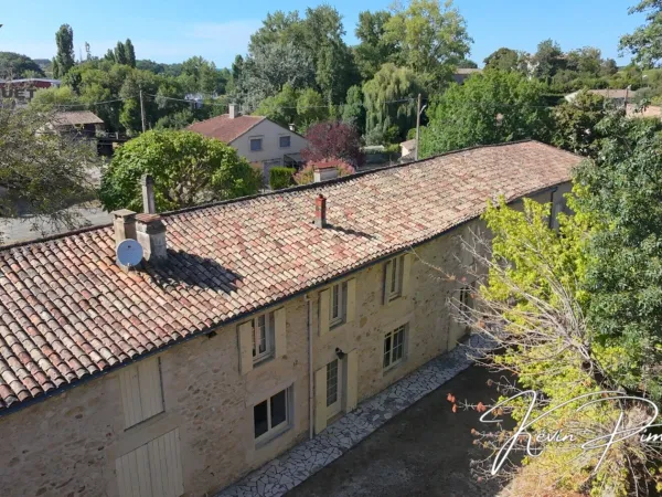 Longère en pierre de 219 m² à fort potentiel avec dépendances et jardin - Sainte-Radegonde (33)