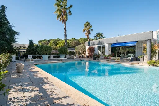 Maison 7 pièces 324 m²
