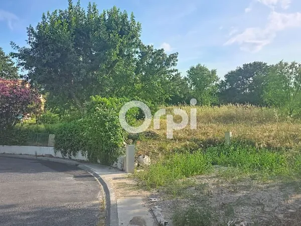 Terrain 675 m²