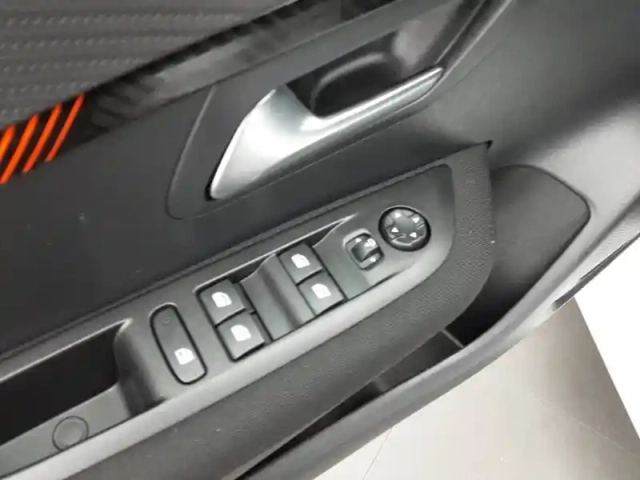 Peugeot 208 puretech 75 s&amp;s bvm5 — photo 18