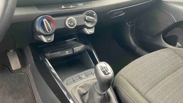 Kia Stonic 1.0 t-gdi 100 ch bvm6 — photo 20