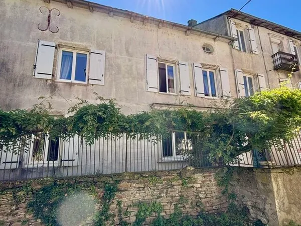 Ancienne maison bourgeoise avec jardin