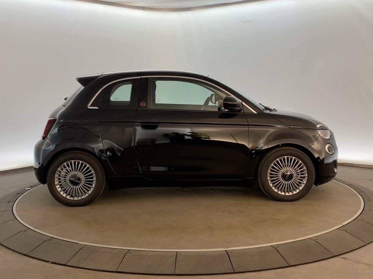 Fiat 500 3+1 e 118 ch red — photo 4