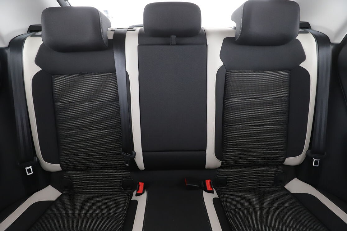 Volkswagen T-Roc 2.0 TDI Carat DSG7 — photo 14