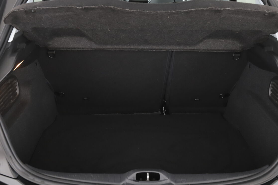 Peugeot 208 1.6 Blue-HDi GT Line — photo 16
