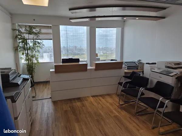 Bureau 20 m² à 495 CC - Pantin - Métro Hoche - Vue Paris
