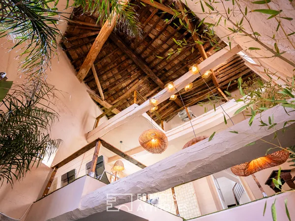 Ancien prieuré romain d'exception avec patio, piscine et garage