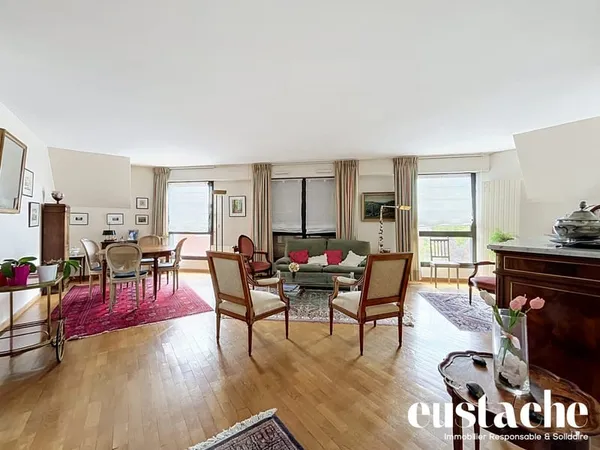 Superbe duplex en dernier étage avec toit-terrasse, lumineux et