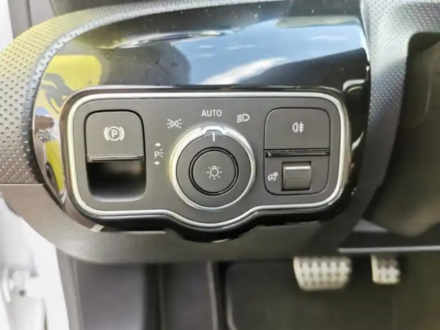 Mercedes Classe A 180 d amg line 8g-dct 116 ch — photo 20