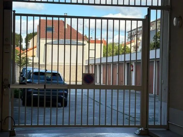 Box 16m2 en surface, avenue Faidherbe Asnières sur Seine